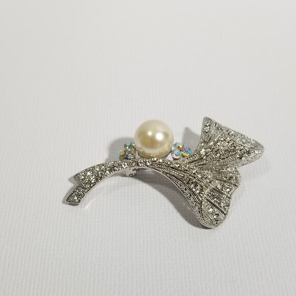 Bouquet brooch faux pearl rhinestone 2 1/4"X1 3/4" 1.1998 - Picture 5 of 9